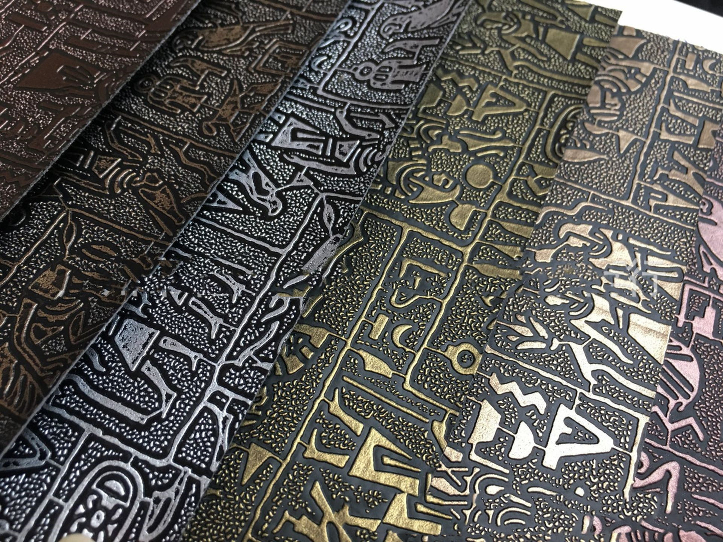 Tissu Cuir Artificiel PVC Motif Antique Égyptien Largeur 137 Cm Épaisseur 0,6 Mm Pour Accessoires Déco