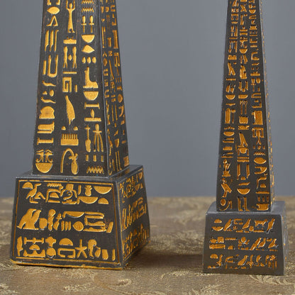 Obélisque Égyptien en Résine Décoration Intérieure Style Antique Ornement Architectural Élégant