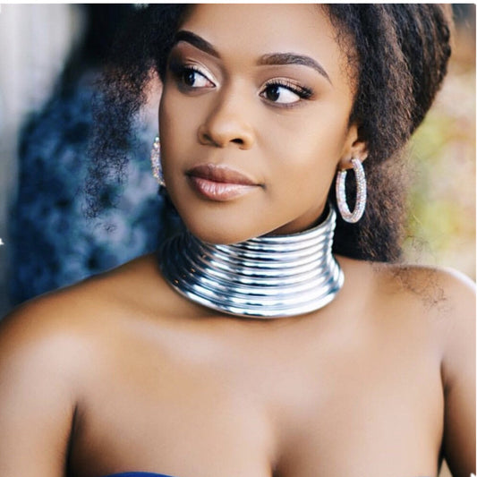 Collier Africain Doré Pour Femmes Avec Design Géométrique Contemporain Et Élégant Pour Toutes Occasions